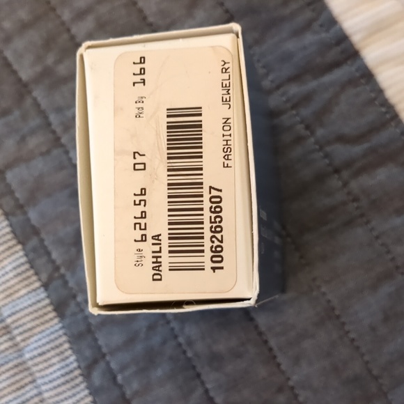 Flower Ring - Picture 4 of 5